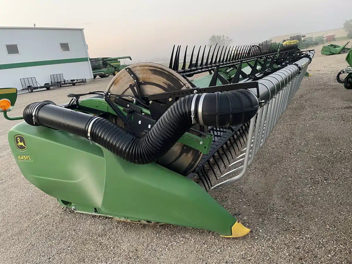 Gallery image 1 for Used 2015 John Deere 645FD Header - Draper