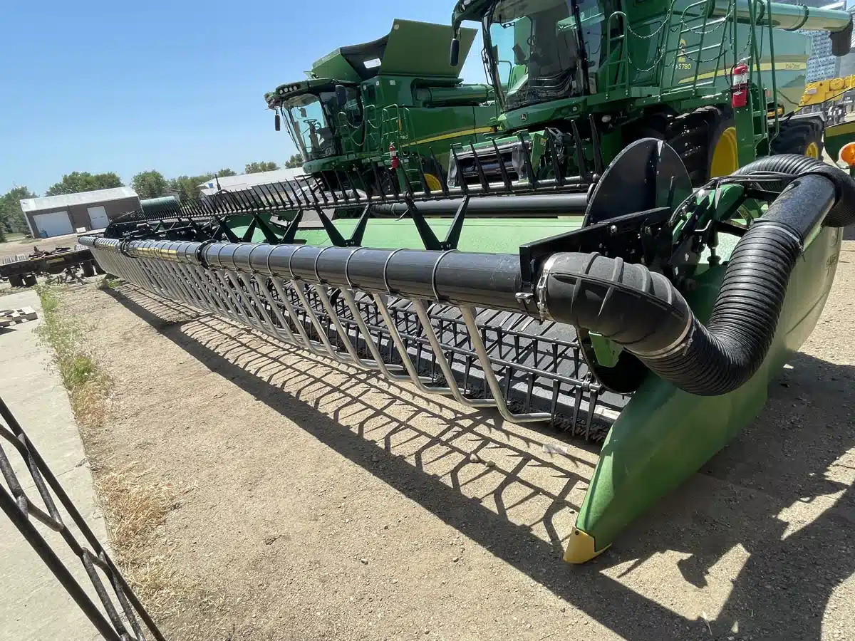 Gallery image 2 for Used 2015 John Deere 645FD Header - Draper