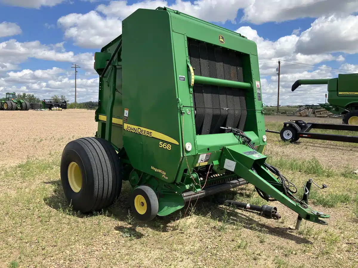 Gallery image 2 for 2010 John Deere 568 Round Baler