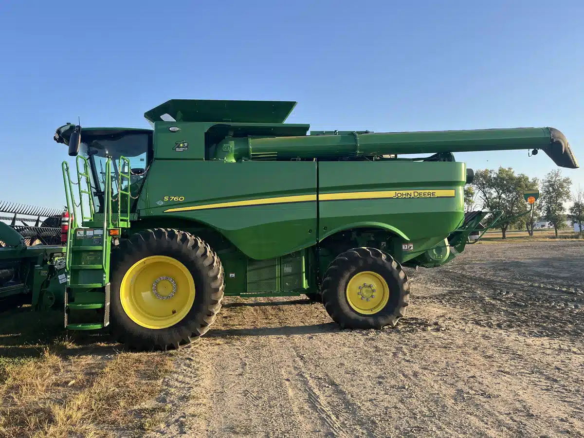 Gallery image 1 for Used 2022 John Deere S760 Combine