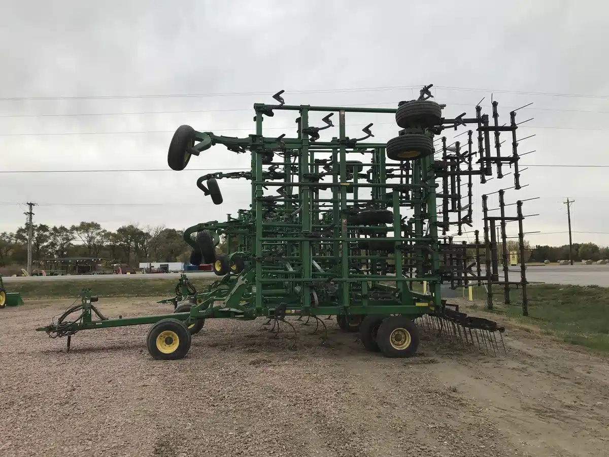 Gallery image 1 for Used 2010 John Deere 2210 Cultivator