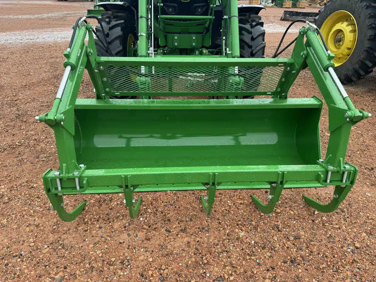 Gallery image 2 for Used 2024 John Deere 640R Tractor Loader