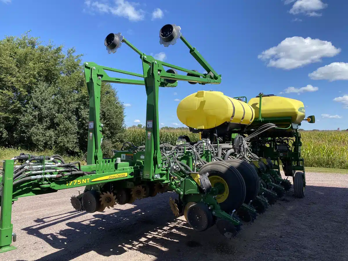 Gallery image 2 for Used 2019 John Deere 1775NT Planter