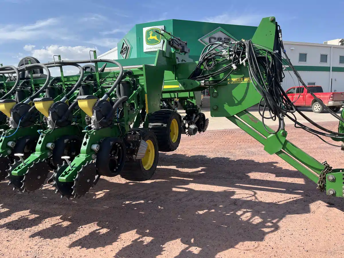 Gallery image 2 for Used 2012 John Deere DB88 Planter