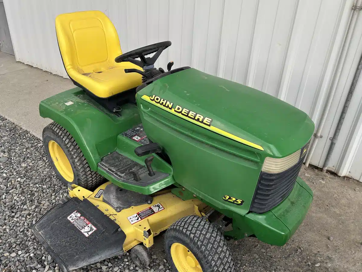 Gallery image 2 for Used 2001 John Deere 325 Lawn Tractor