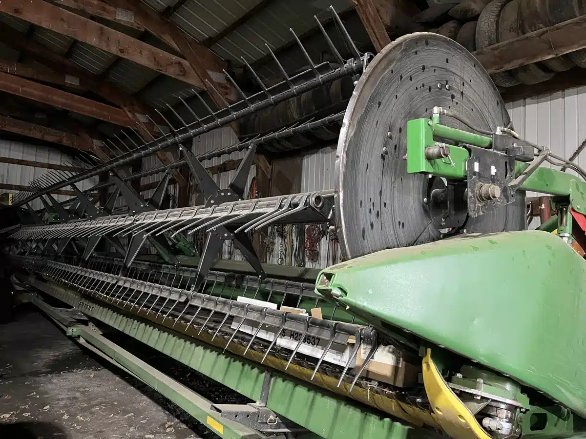 Gallery image 2 for Used 2014 John Deere 640FD Header - Draper