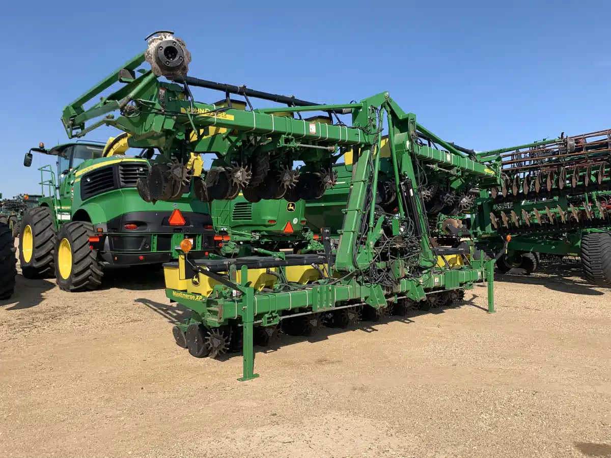 Gallery image 1 for Used 2009 John Deere 1720 Planter