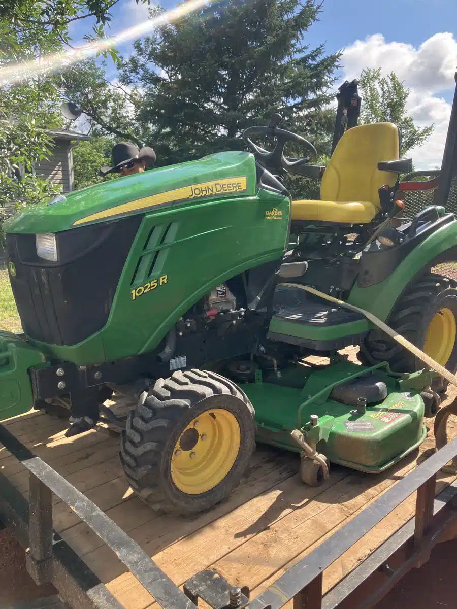 Gallery image 2 for Used 2014 John Deere 1025R Tractor