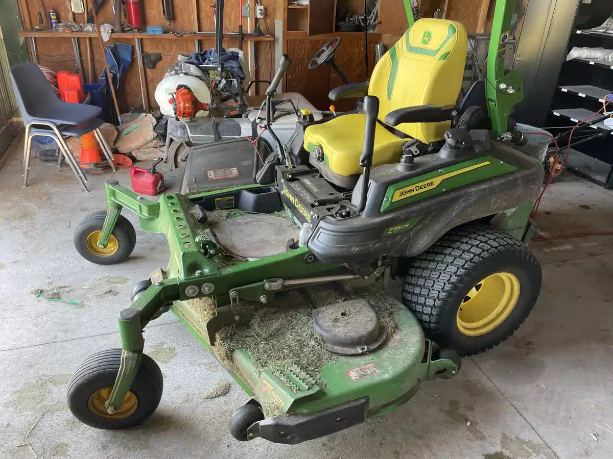 Gallery image 2 for Used 2025 John Deere Z950R Mower - Zero Turn