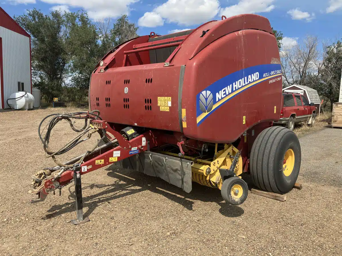 Gallery image 1 for 2017 New Holland ROLL-BELT 560 Round Baler