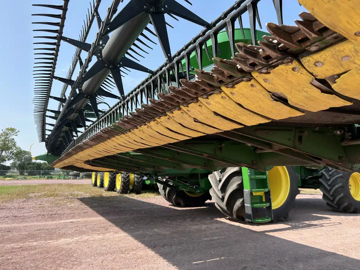 Gallery image 2 for Used 2018 John Deere 645FD Header - Draper