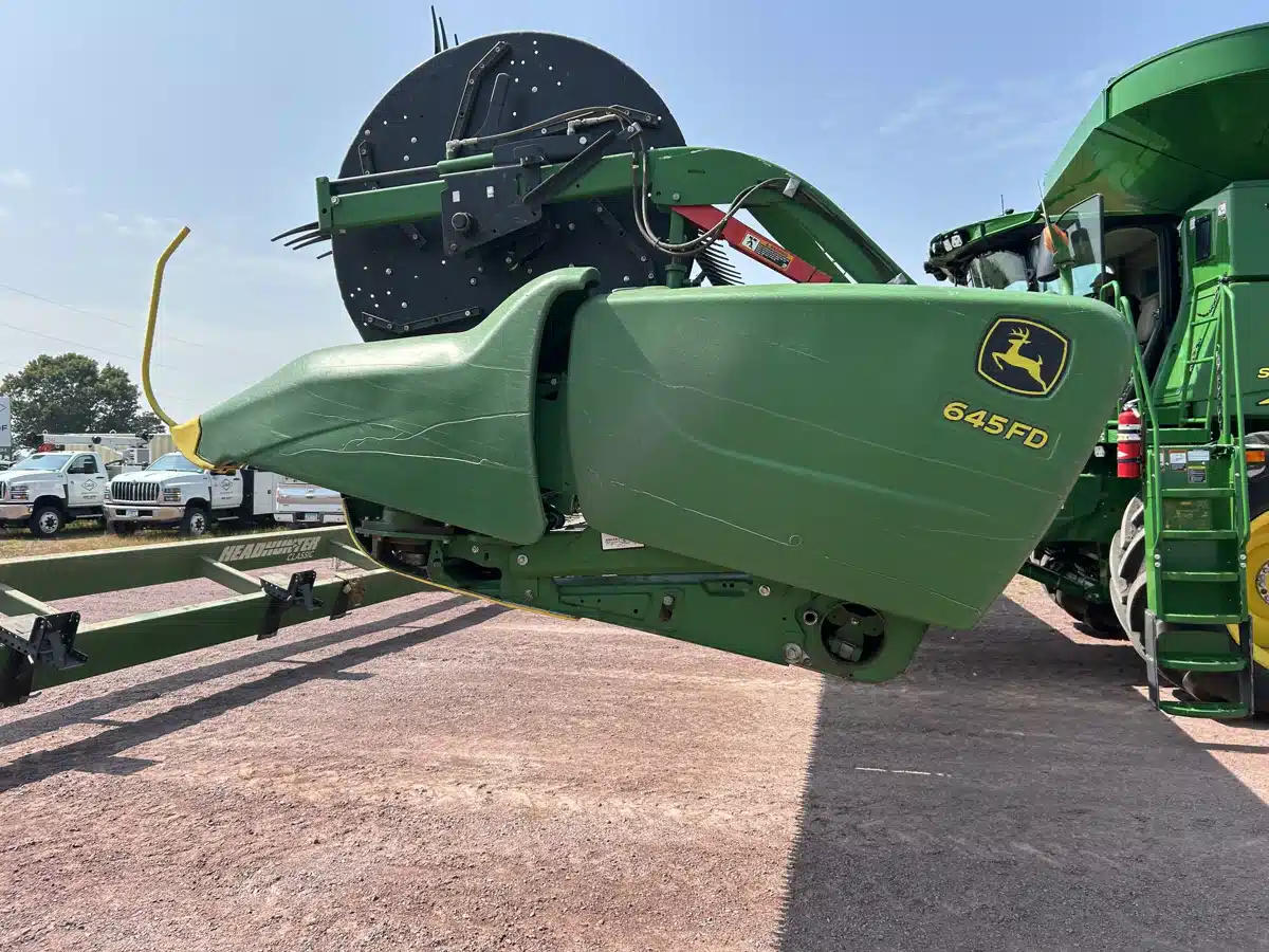 Gallery image 1 for Used 2018 John Deere 645FD Header - Draper