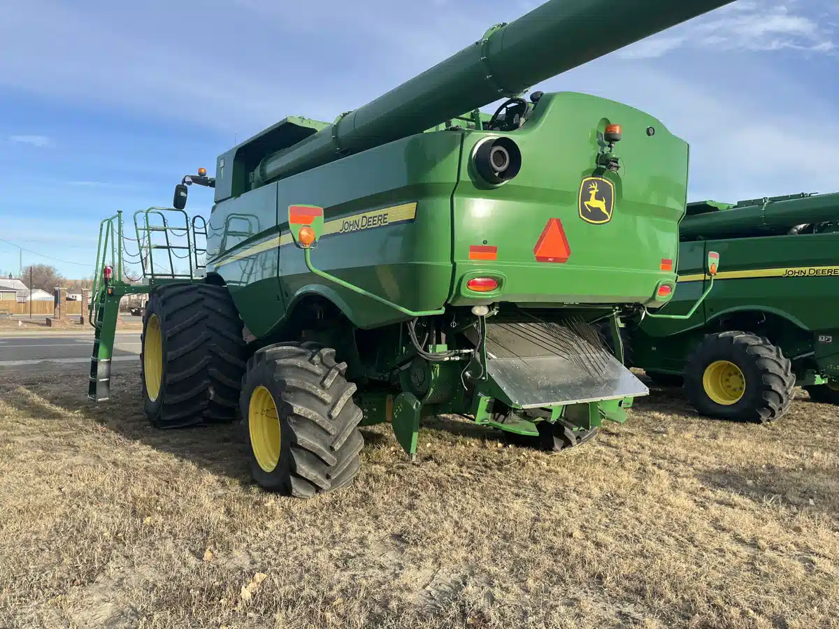 Gallery image 2 for Used 2018 John Deere S780 Combine