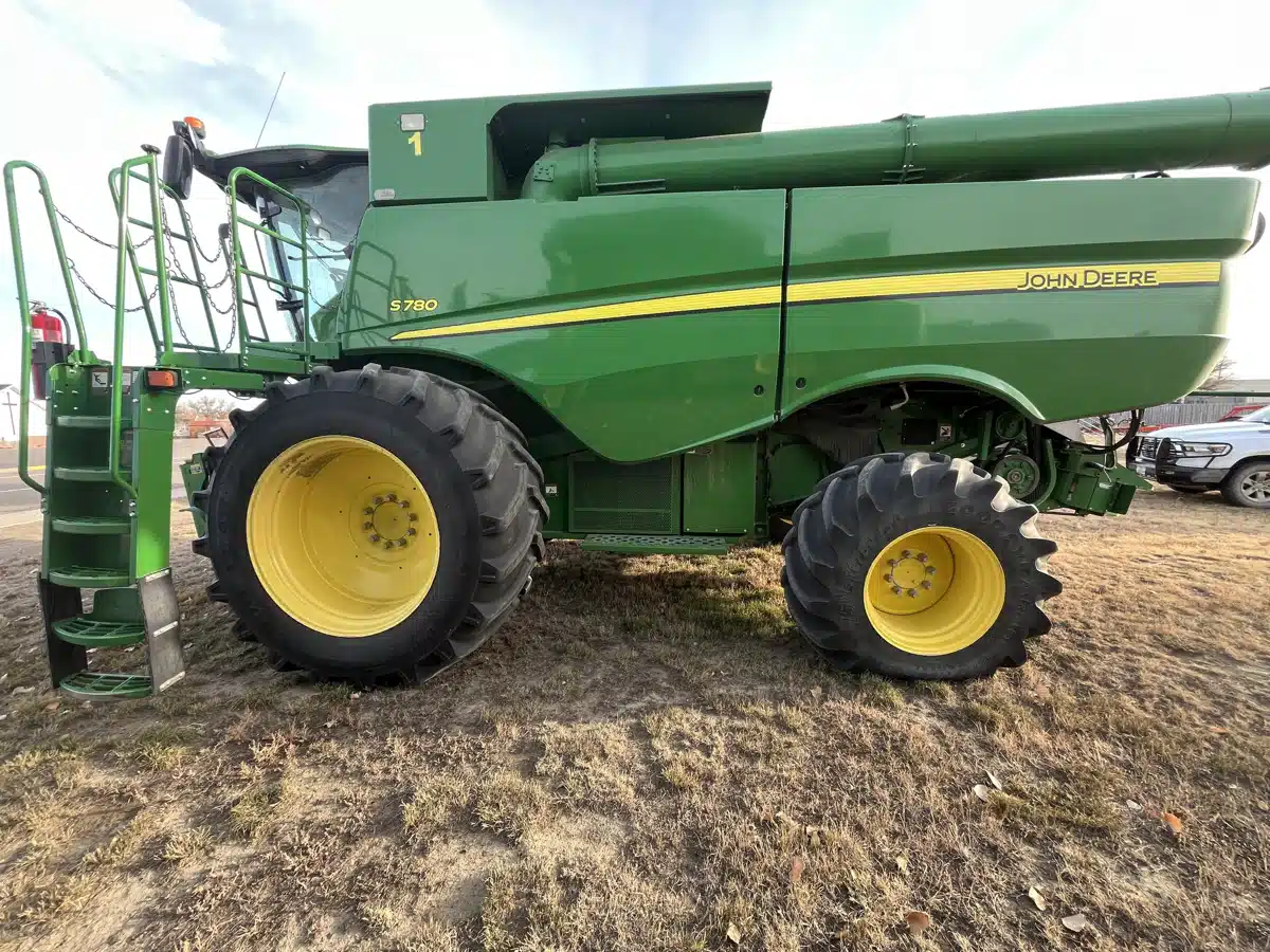 Gallery image 1 for Used 2018 John Deere S780 Combine