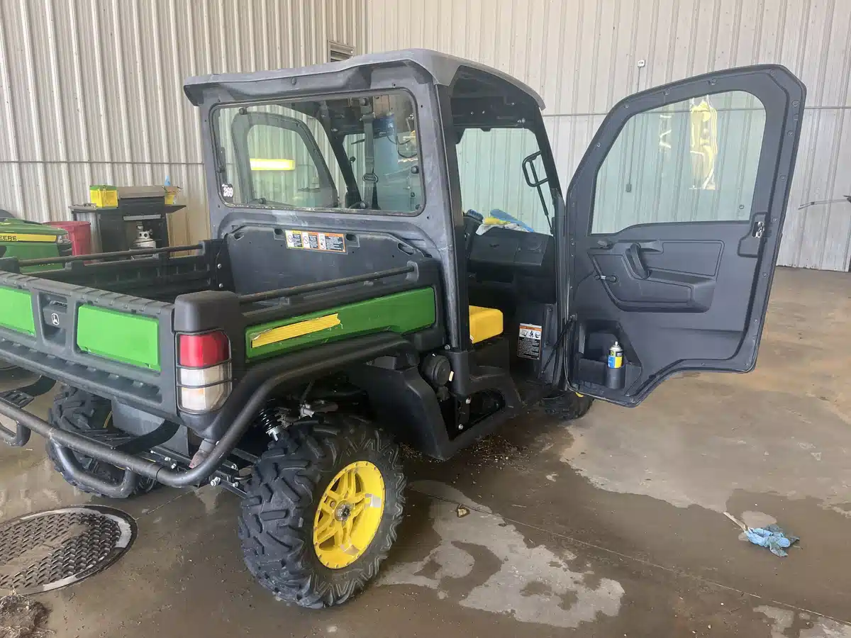Gallery image 2 for Used 2018 John Deere XUV 835M Utility Vehicle