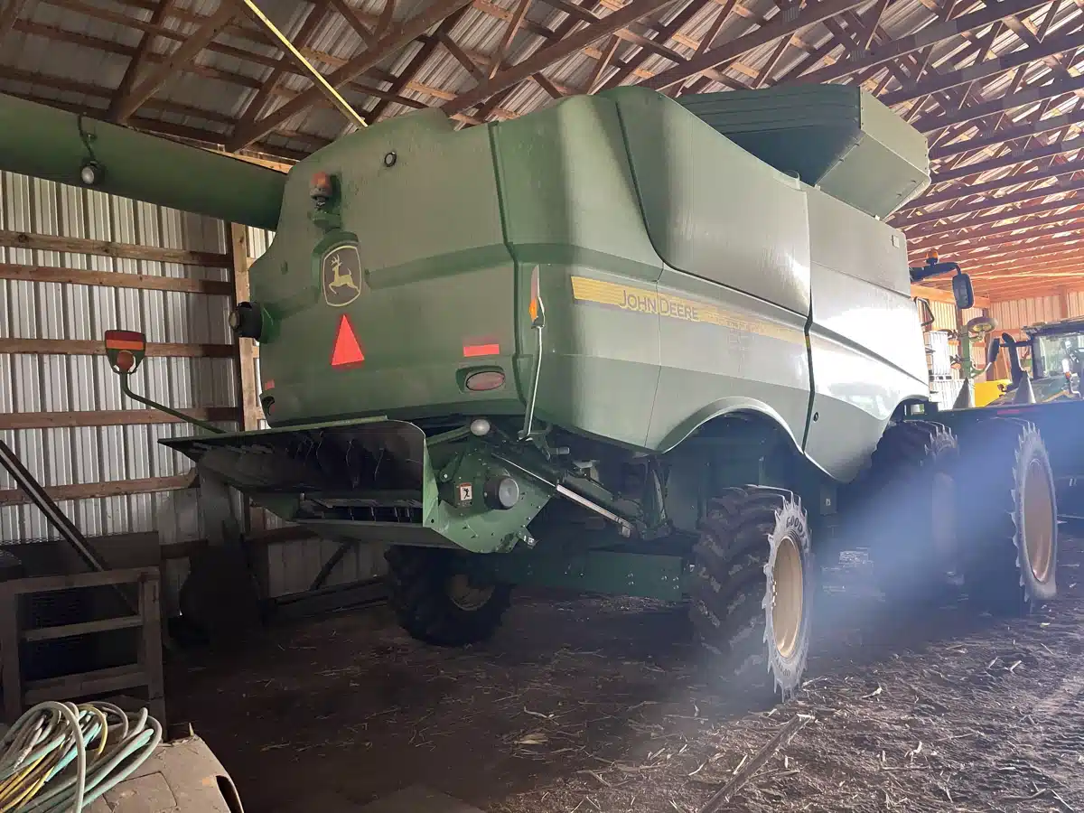 Gallery image 2 for Used 2012 John Deere S660 Combine