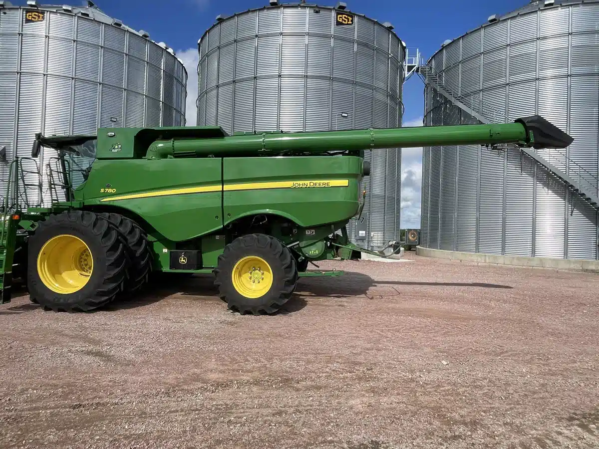 Gallery image 2 for Used 2022 John Deere S780 Combine