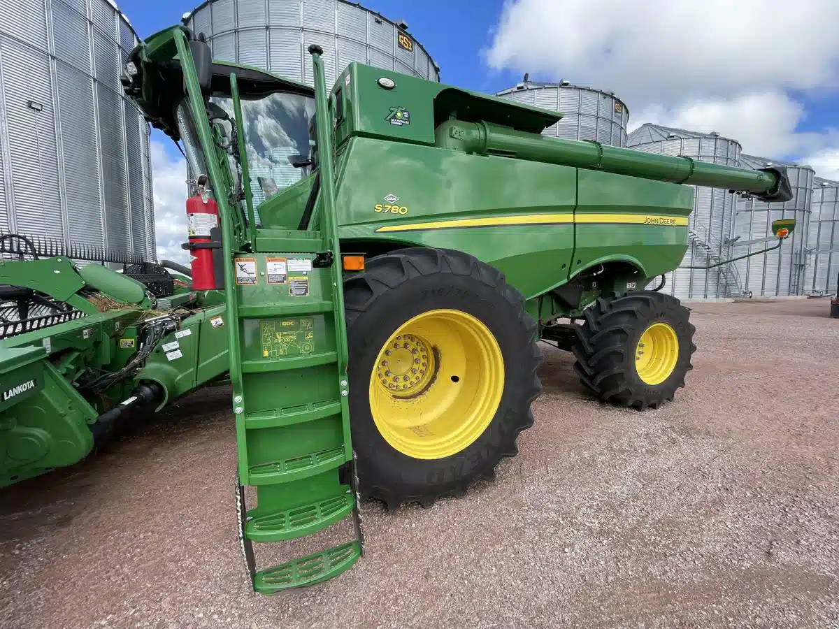 Gallery image 1 for Used 2022 John Deere S780 Combine