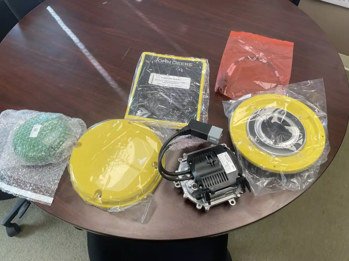 Gallery image 1 for Used 2024 John Deere STARFIRE 7500 INTEGRATED Guidance System