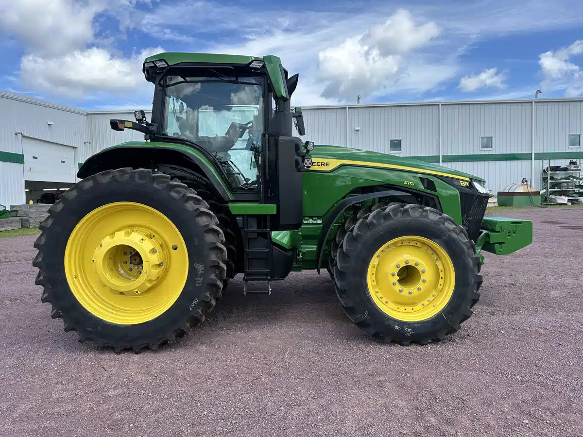 Gallery image 2 for Used 2025 John Deere 8R 370 Tractor