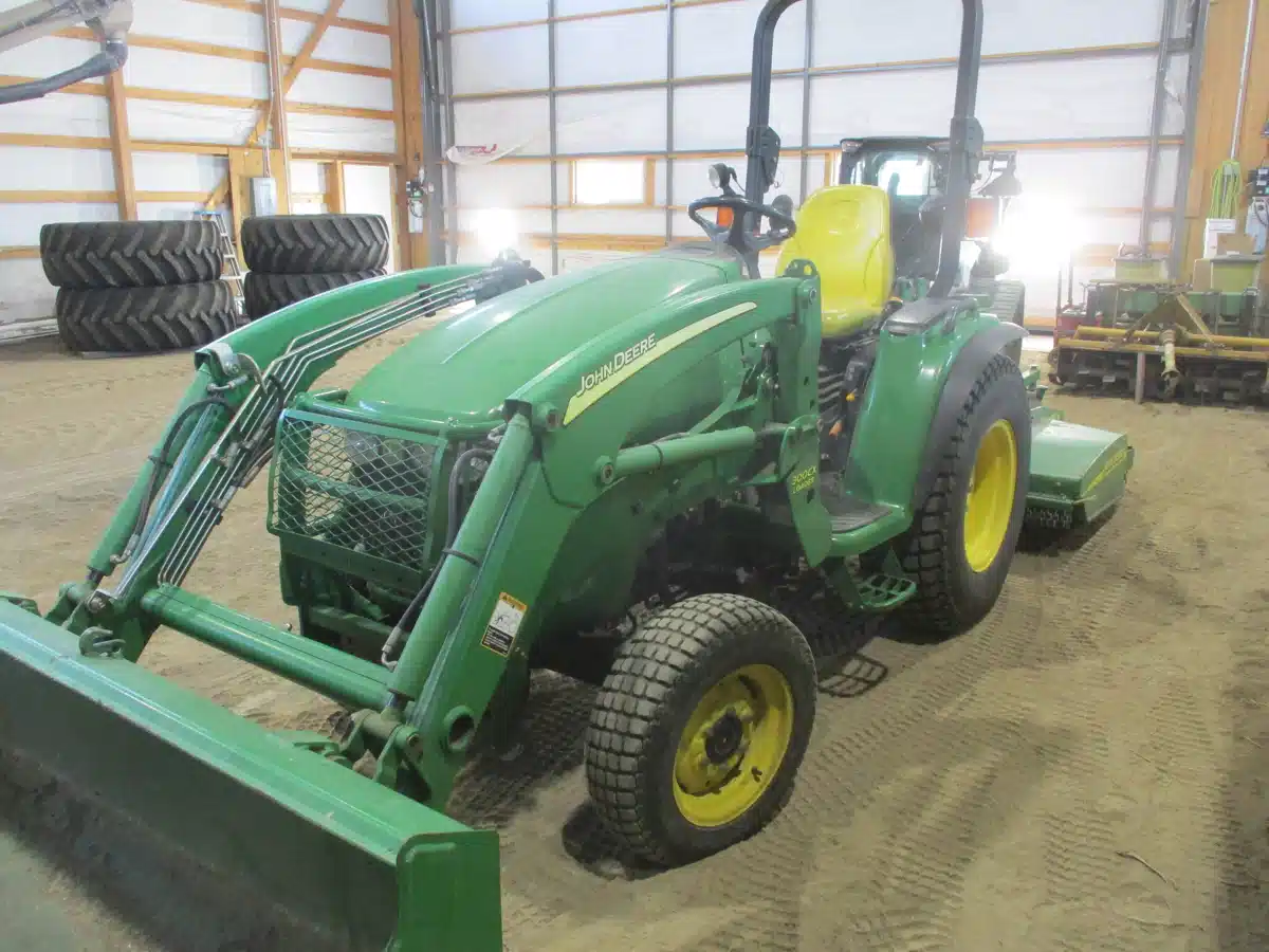 Gallery image 1 for Used 2007 John Deere 3320 Tractor