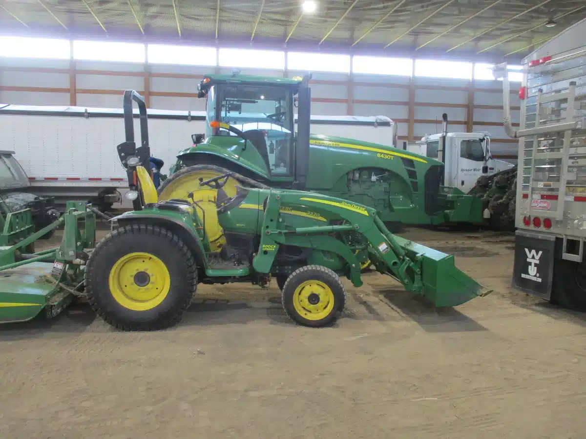 Gallery image 2 for Used 2007 John Deere 3320 Tractor