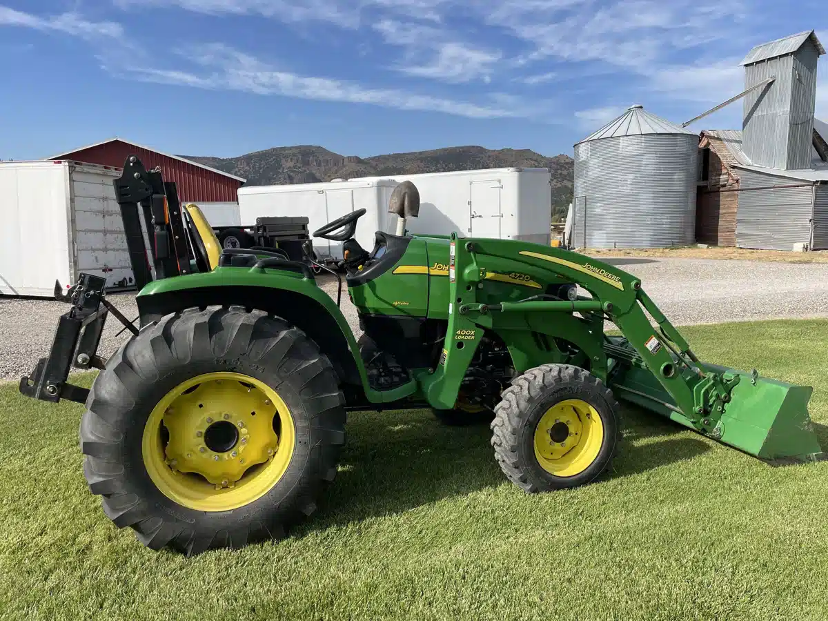 Gallery image 2 for Used 2004 John Deere 4720 Tractor