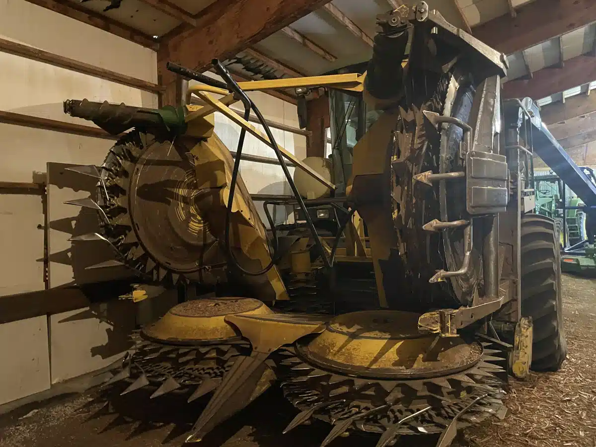 Gallery image 1 for Used 2000 John Deere 6850 Forage Harvester