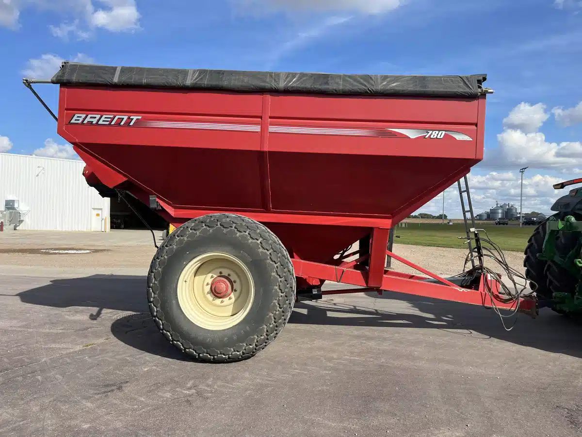 Gallery image 1 for Used 2004 Brent 780 Grain Cart