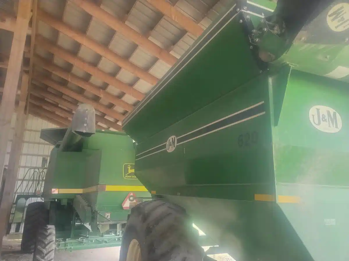 Gallery image 2 for Used J&M 620 Grain Cart