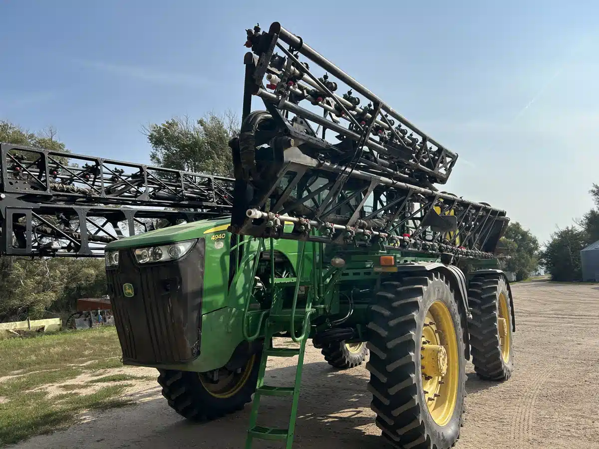 Gallery image 1 for Used 2012 John Deere 4940 Sprayer - Self Propelled