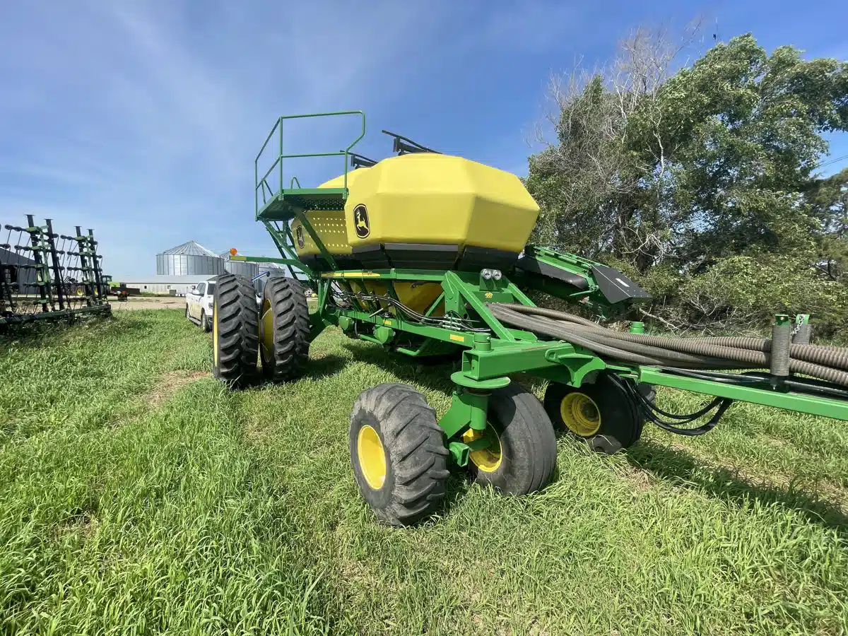 Gallery image 2 for Used 2016 John Deere 1890 Air Drill