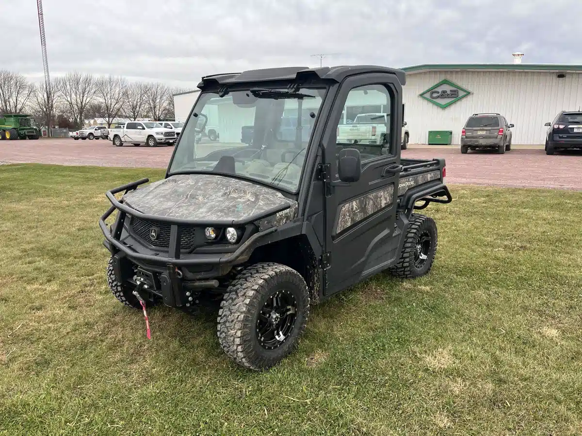 Gallery image 1 for Used 2023 John Deere XUV 835R Utility Vehicle