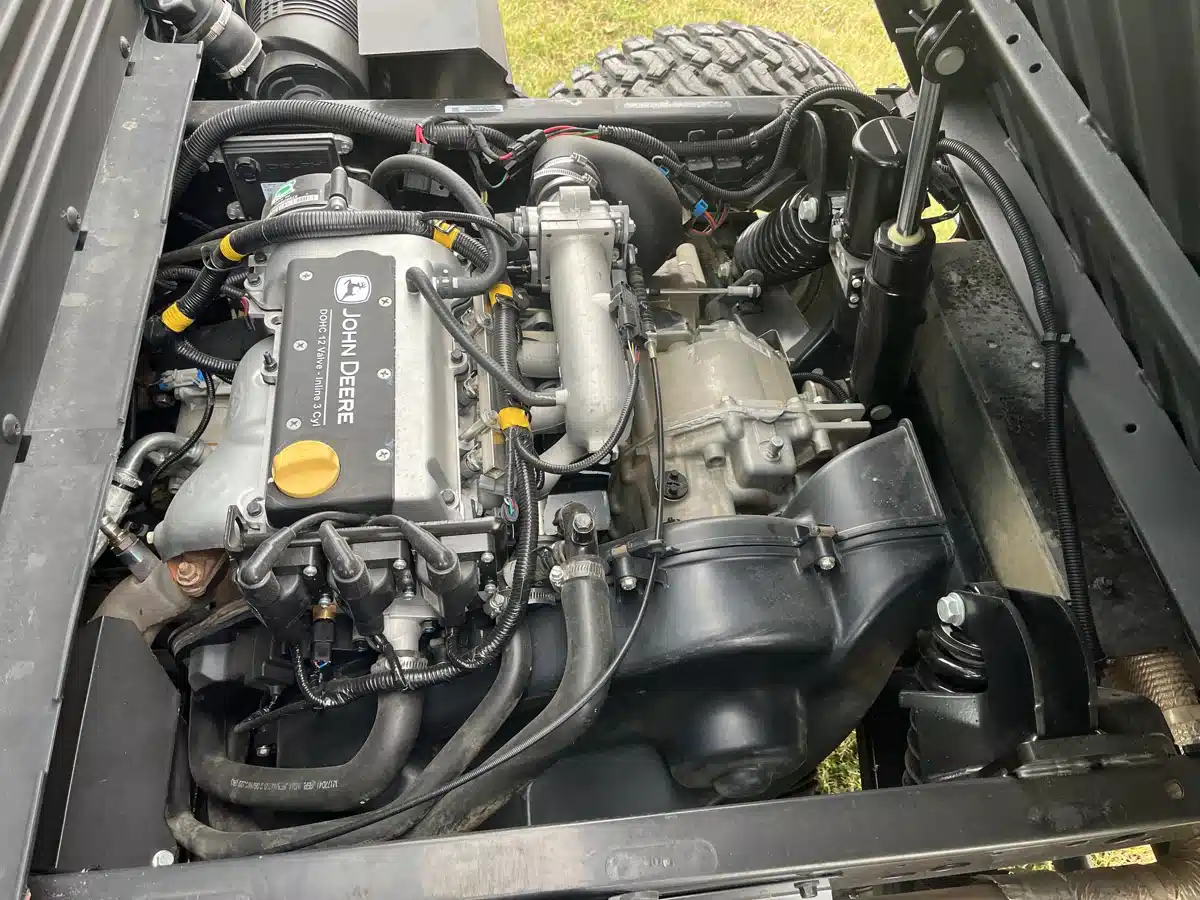 Gallery image 2 for Used 2023 John Deere XUV 835R Utility Vehicle