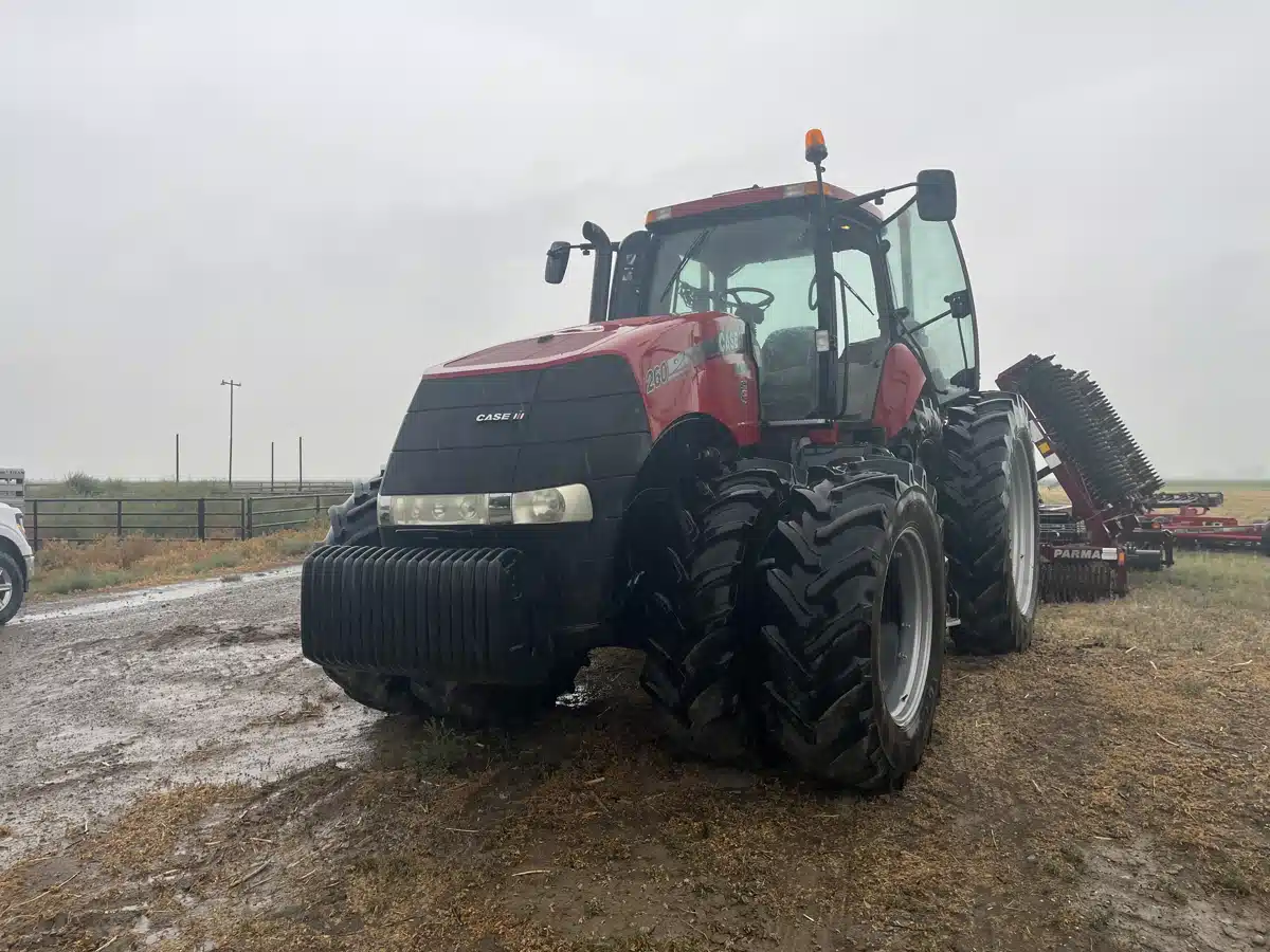 Gallery image 2 for Used 2011 Case IH MAGNUM 260 Tractor