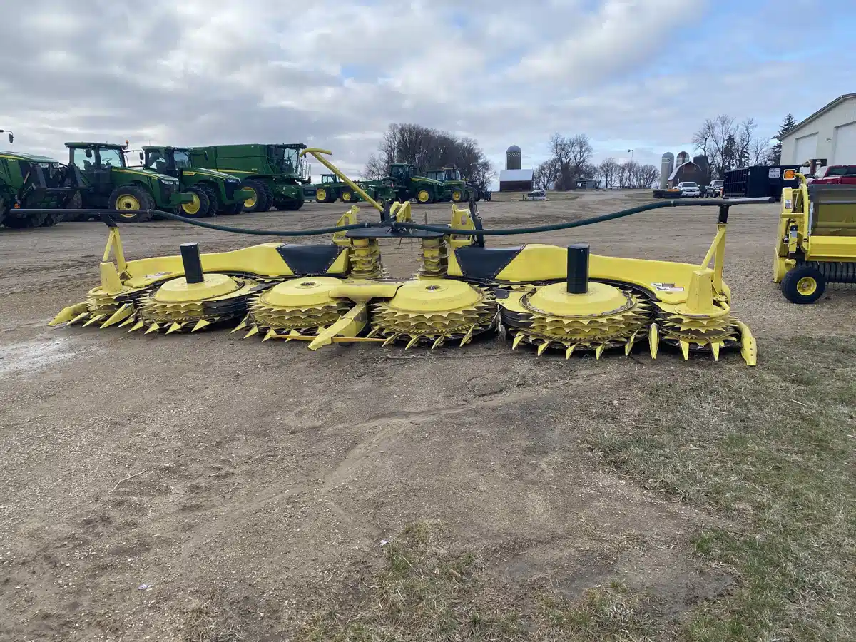 Gallery image 2 for Used 2024 John Deere 770 Header - Rotary