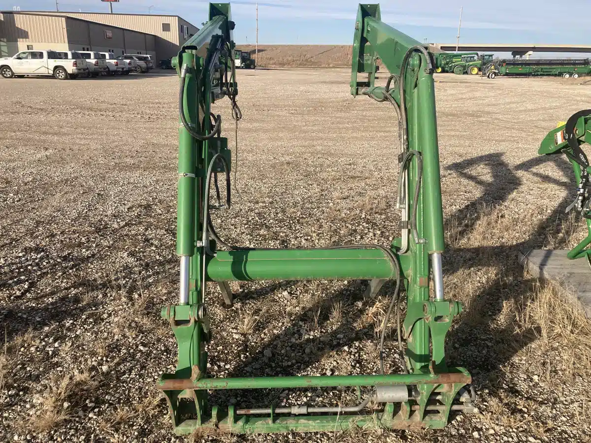 Gallery image 2 for Used 2010 John Deere 563 Tractor Loader
