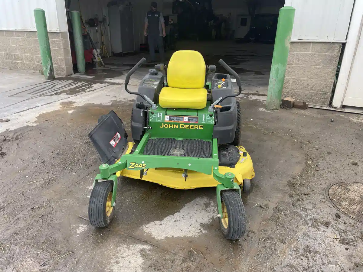 Used 2012 John Deere Z445 Mower Zero Turn