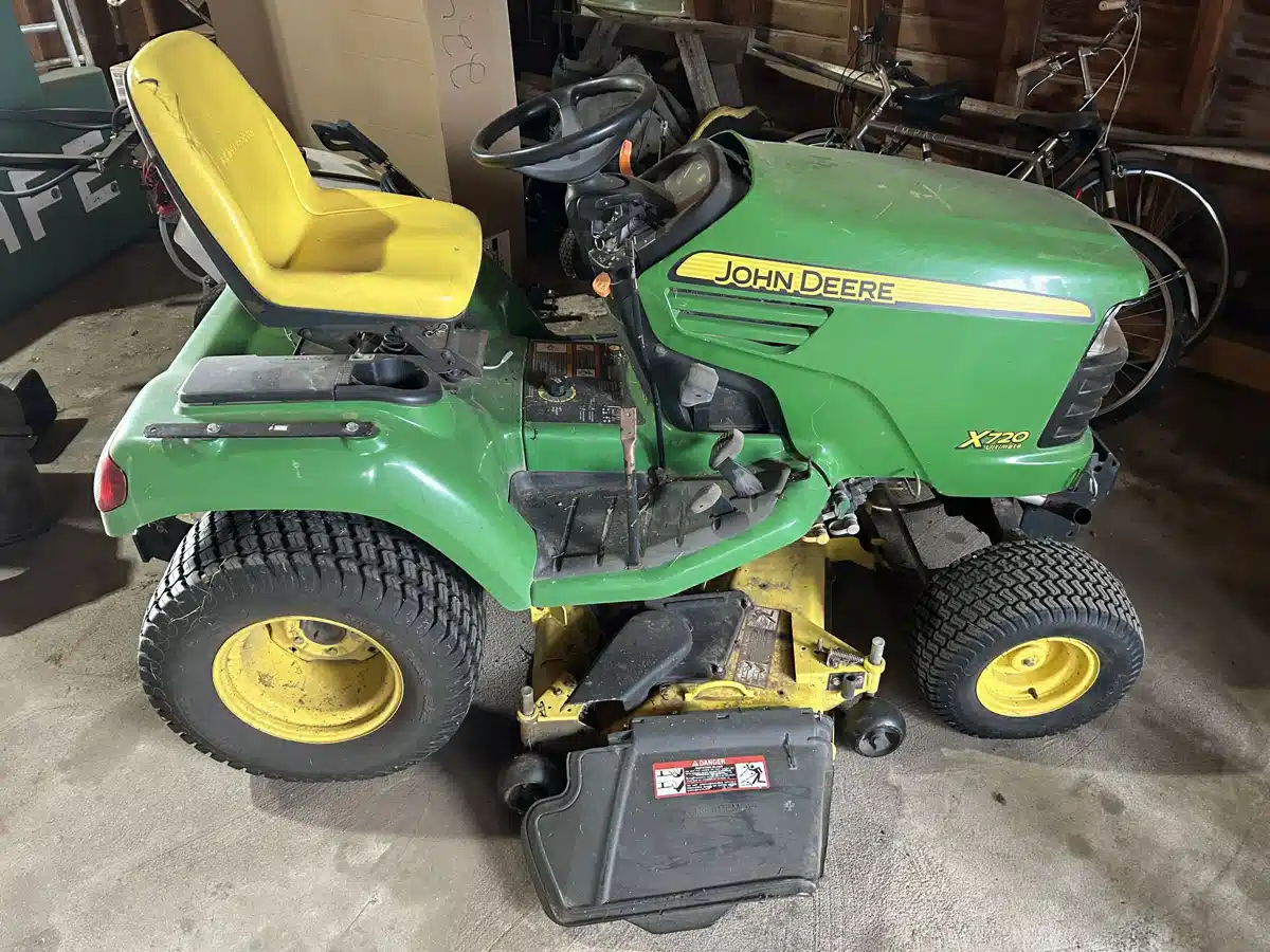 Gallery image 2 for Used 2010 John Deere X720 Lawn Tractor