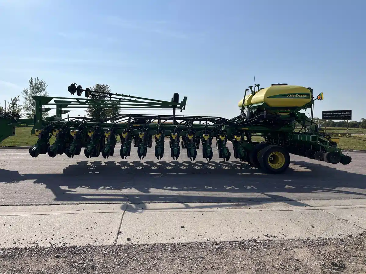 Gallery image 2 for Used 2019 John Deere DB66 Planter