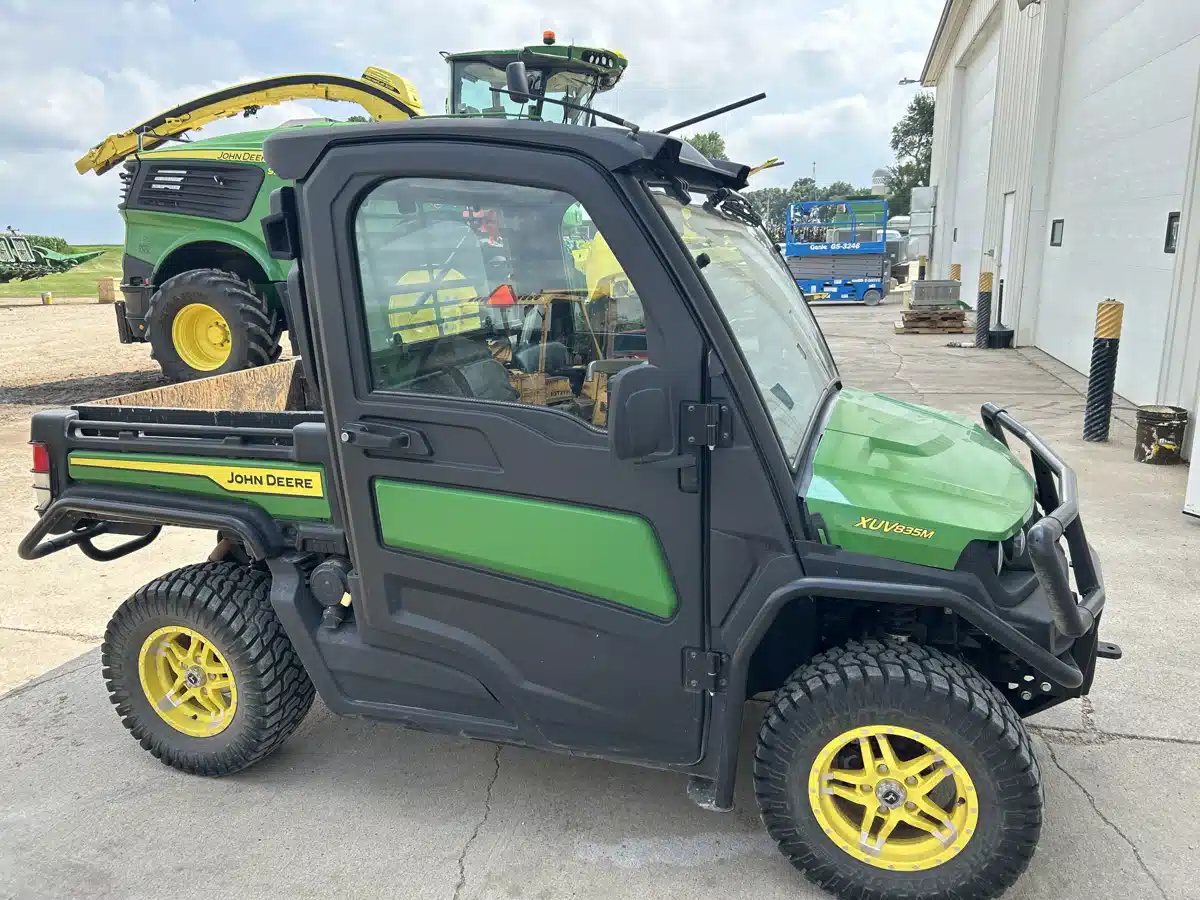 Gallery image 1 for 2023 John Deere XUV 835M Utility Vehicle