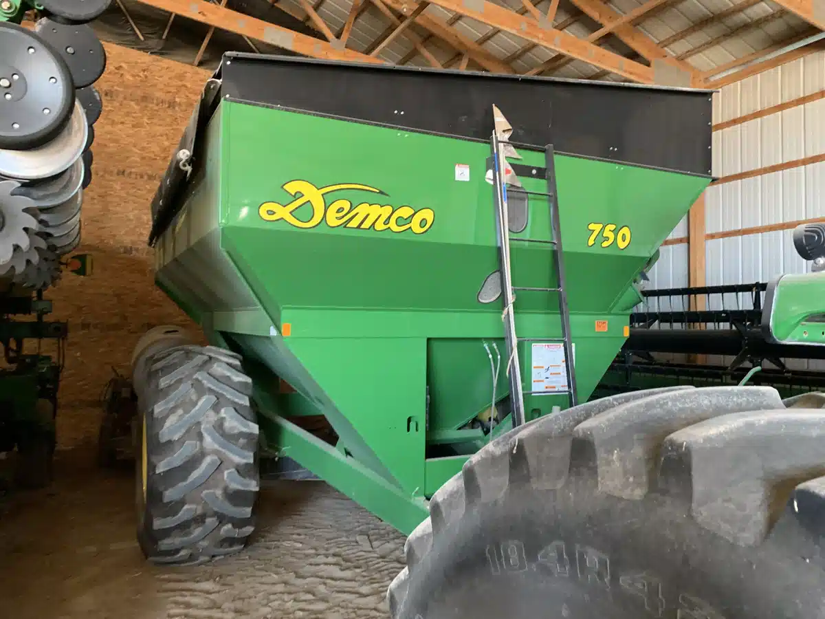 Gallery image 2 for 2010 Demco 750 Grain Cart