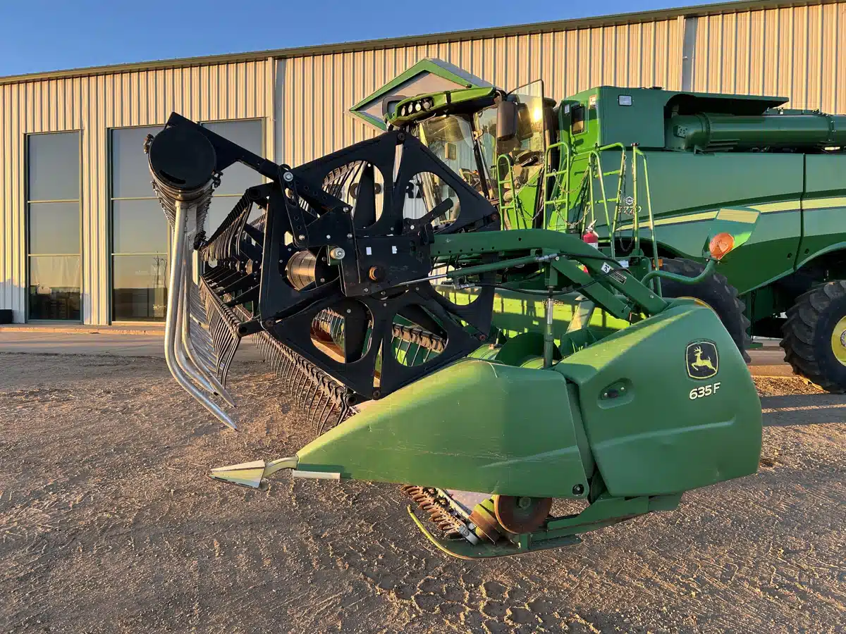 Gallery image 2 for Used 2010 John Deere 635F Header - Flex