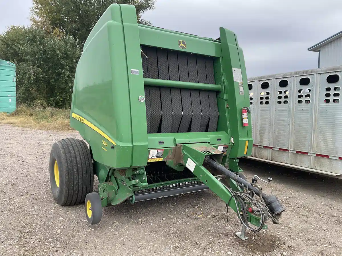 Gallery image 2 for 2017 John Deere 569 PREMIUM Round Baler