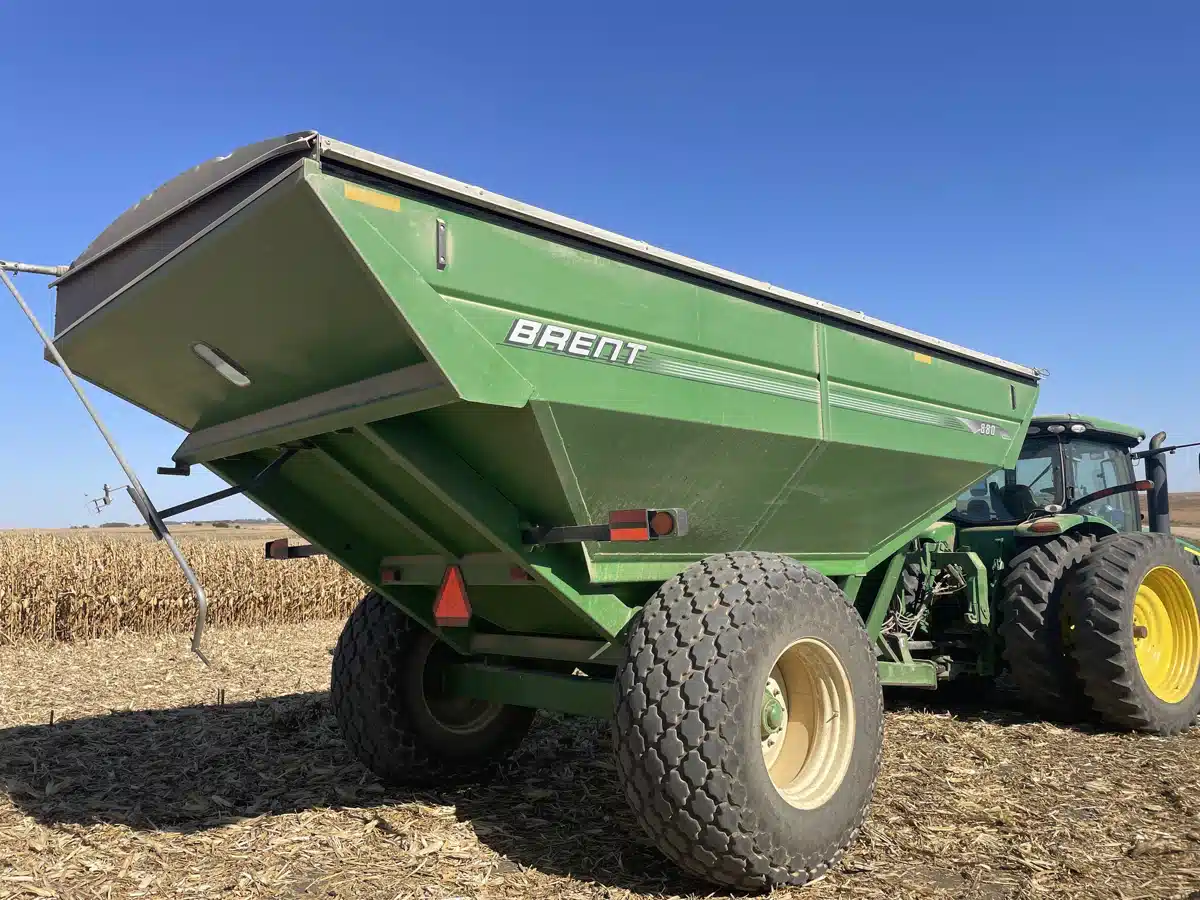 Gallery image 2 for Used 2008 Brent 880 Grain Cart
