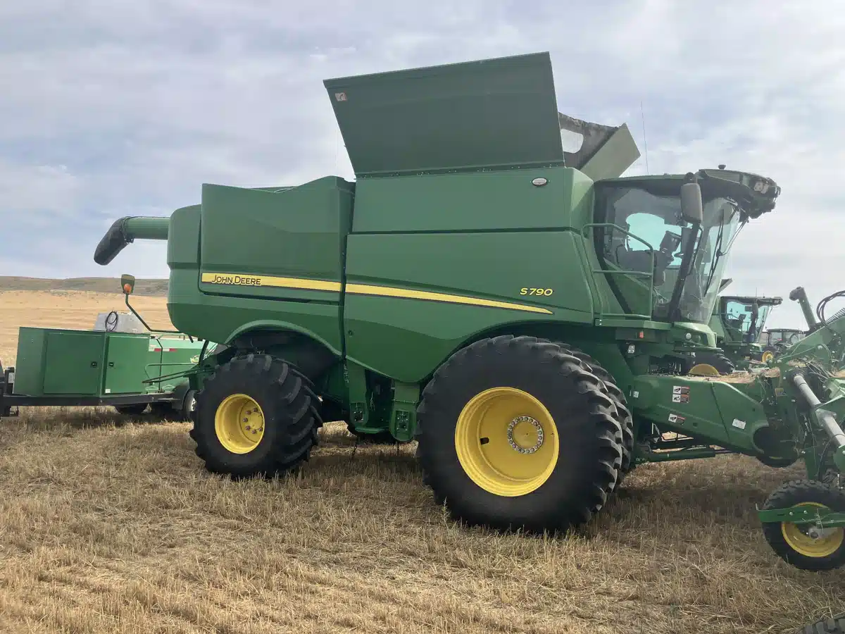 Gallery image 1 for Used 2024 John Deere S790 Combine