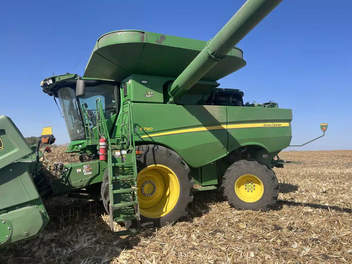 Gallery image 2 for Used 2022 John Deere S790 Combine