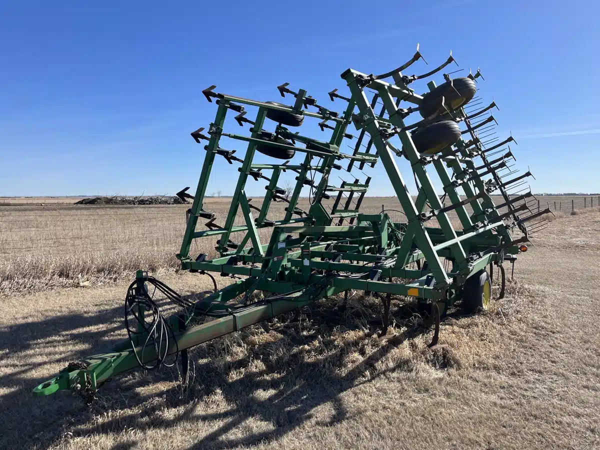 Gallery image 1 for 1998 John Deere 980 Cultivator