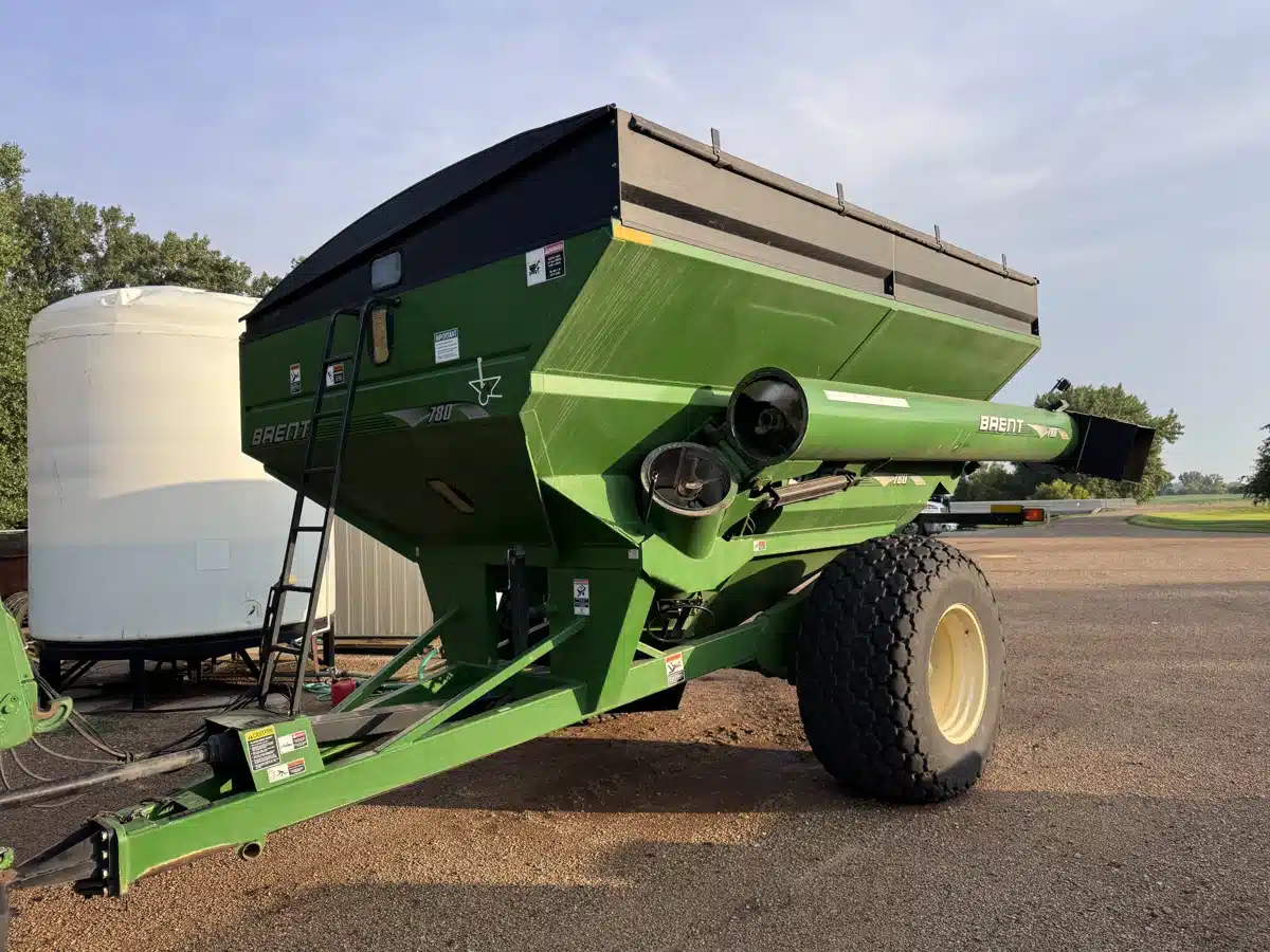 Gallery image 1 for Used 2005 Brent 780 Grain Cart