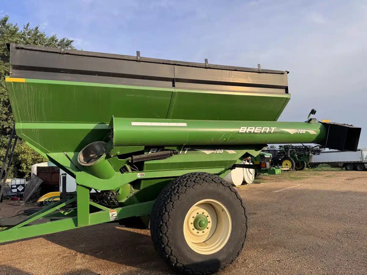 Gallery image 2 for Used 2005 Brent 780 Grain Cart